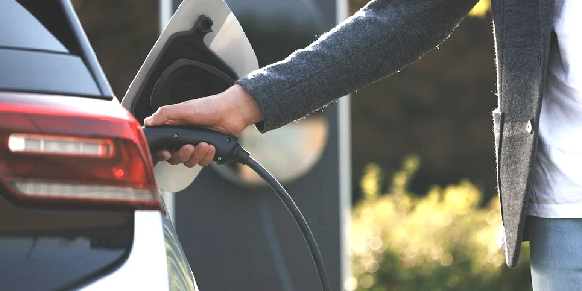sicak-havalara-en-dayanikli-elektrikli-araclar-1.jpg