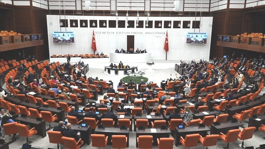 En düşük emekli maaşı düzenlemesi 2025: En düşük emekli maaşı zammı yasalaştı mı, ne kadar oldu? Resmi Gazete’de yayımlandı mı? - 2