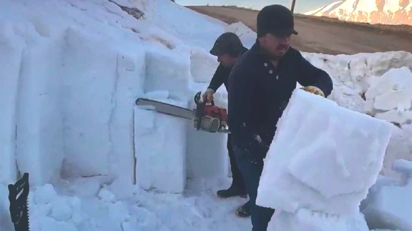 İki Dağın Arasından Kesiliyor, Güneş Yüzü Görmüyor: 3 Bin Metreden Çuvalla Taşınıyor, Bardakta Satılıyor - Resim: 4